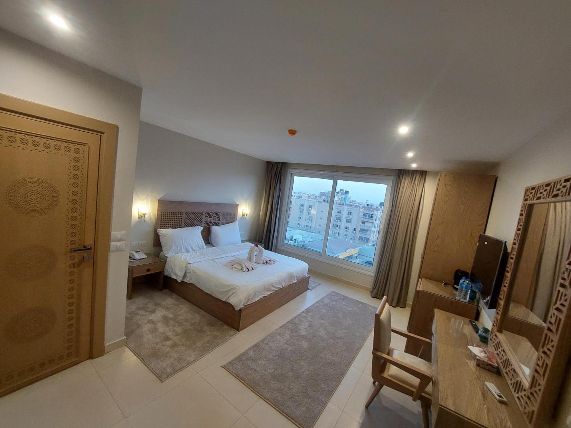 Doudou Pyramids View Hotel Kafrat al Jabal Exterior photo