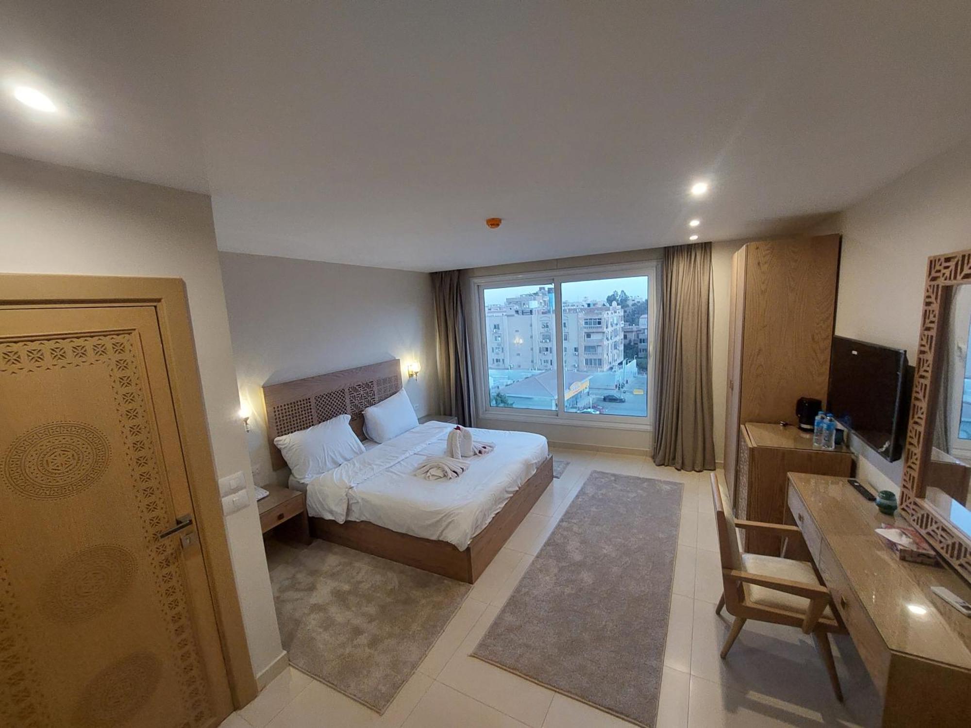 Doudou Pyramids View Hotel Kafrat al Jabal Exterior photo