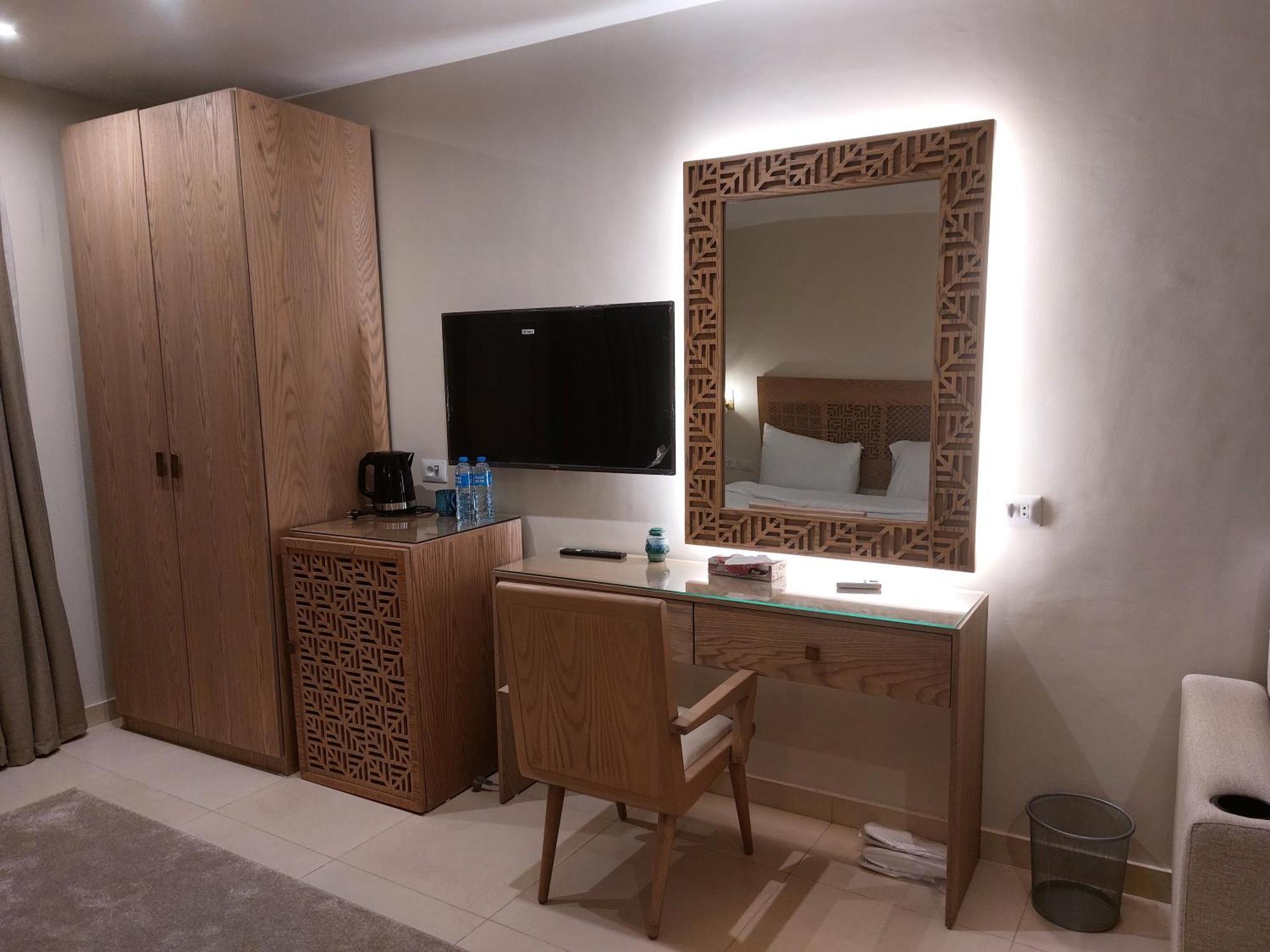 Doudou Pyramids View Hotel Kafrat al Jabal Exterior photo
