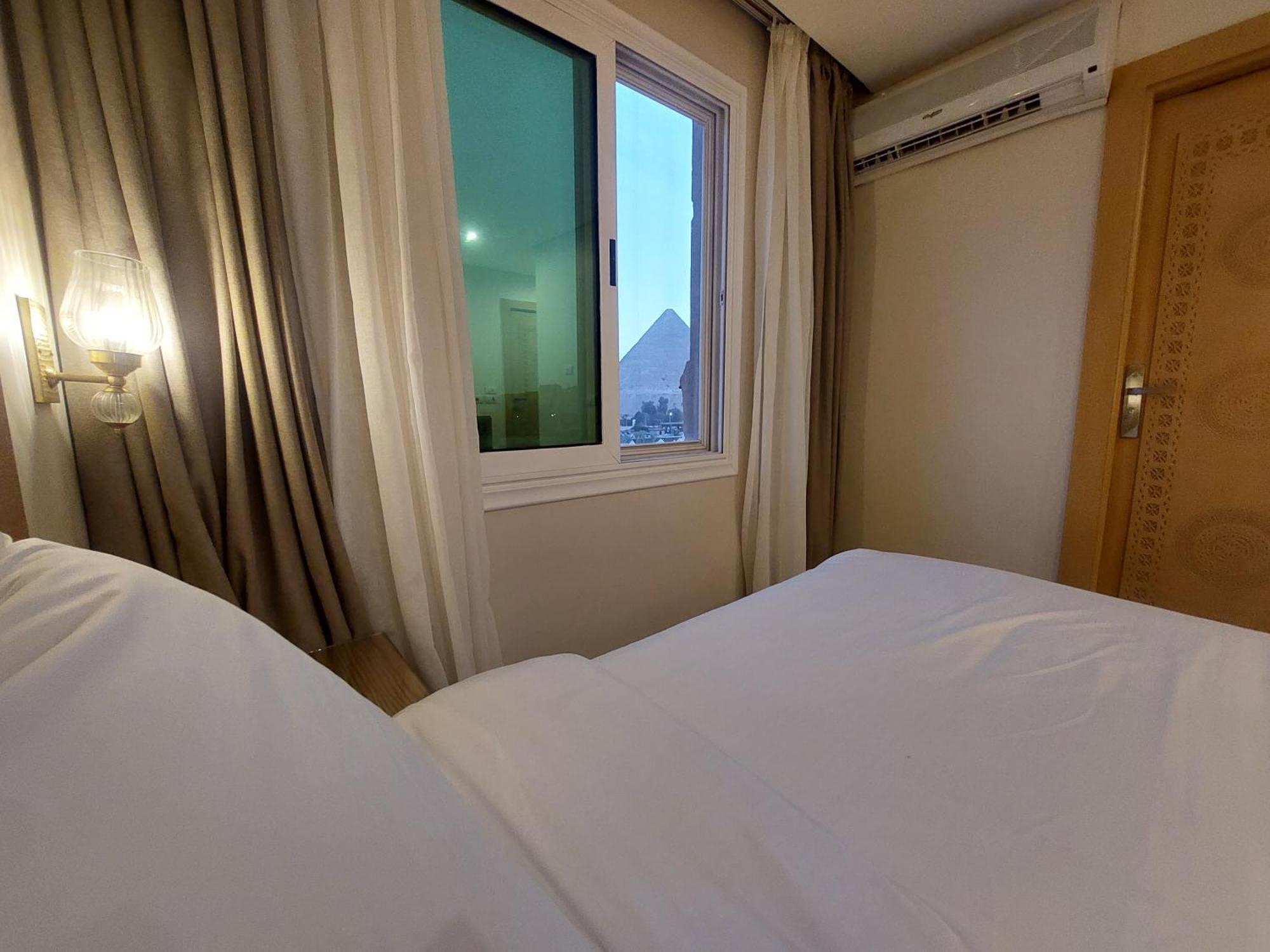 Doudou Pyramids View Hotel Kafrat al Jabal Exterior photo