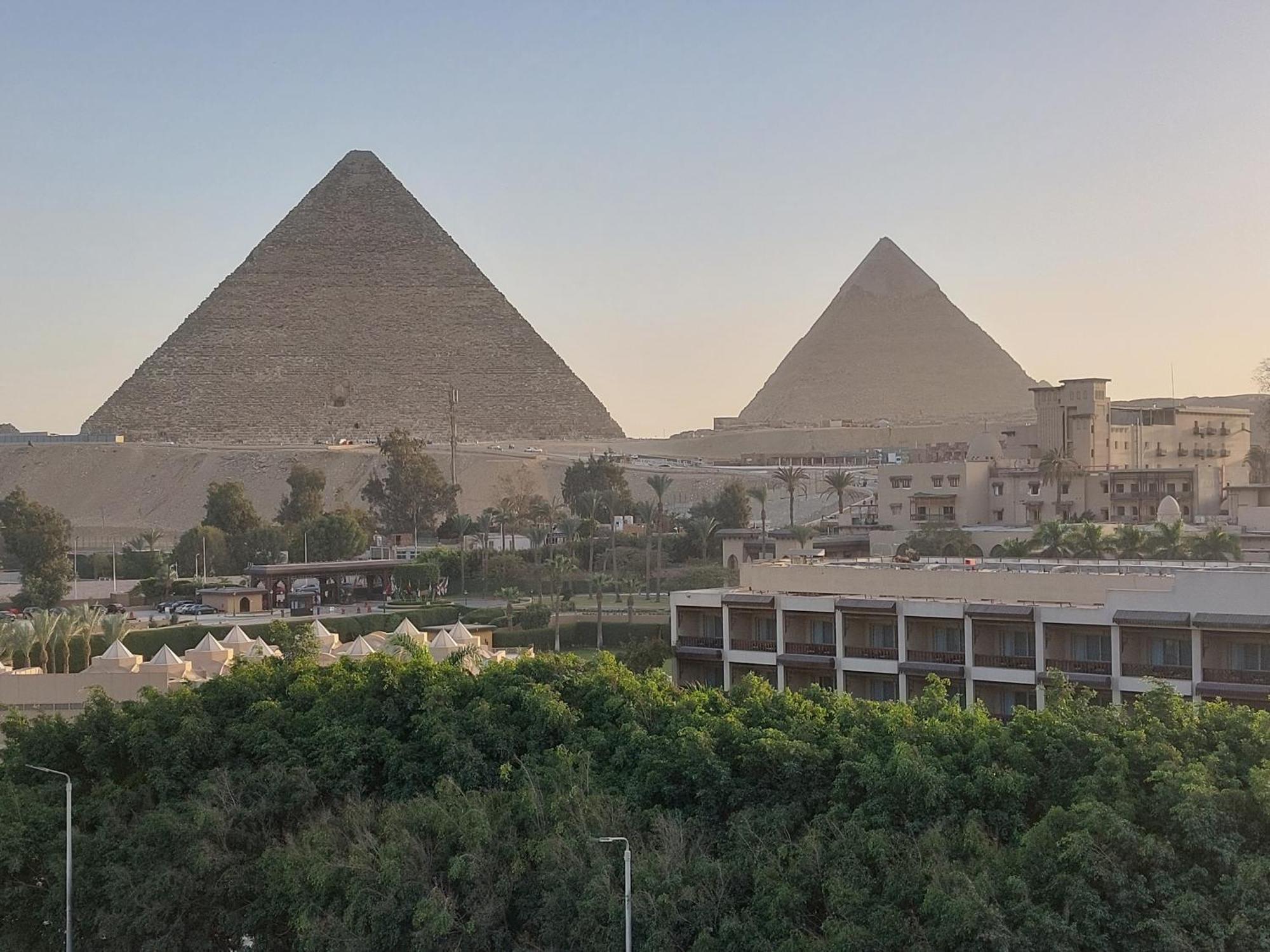 Doudou Pyramids View Hotel Kafrat al Jabal Exterior photo