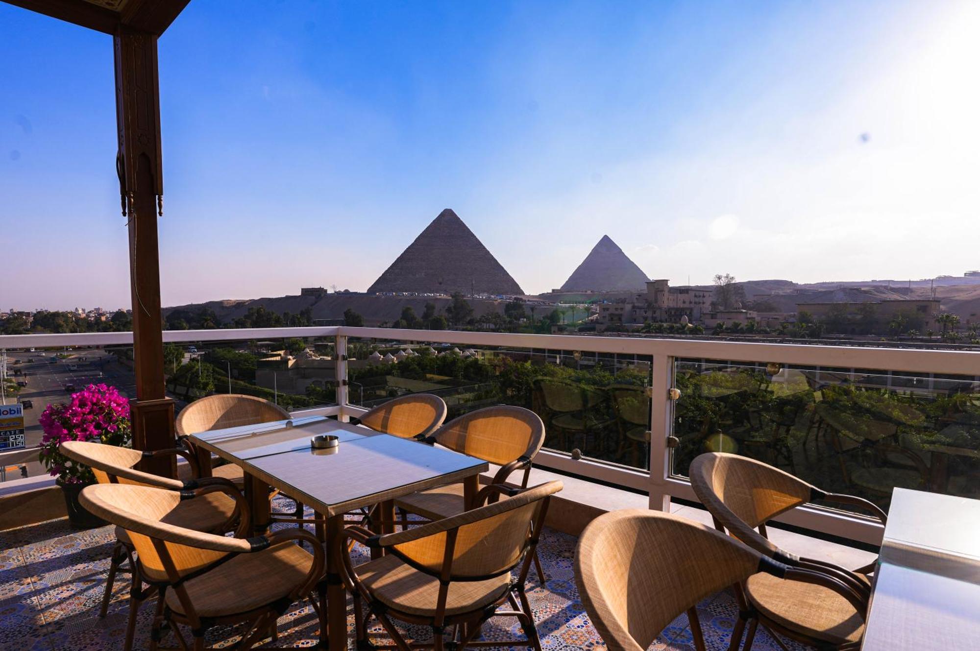 Doudou Pyramids View Hotel Kafrat al Jabal Exterior photo