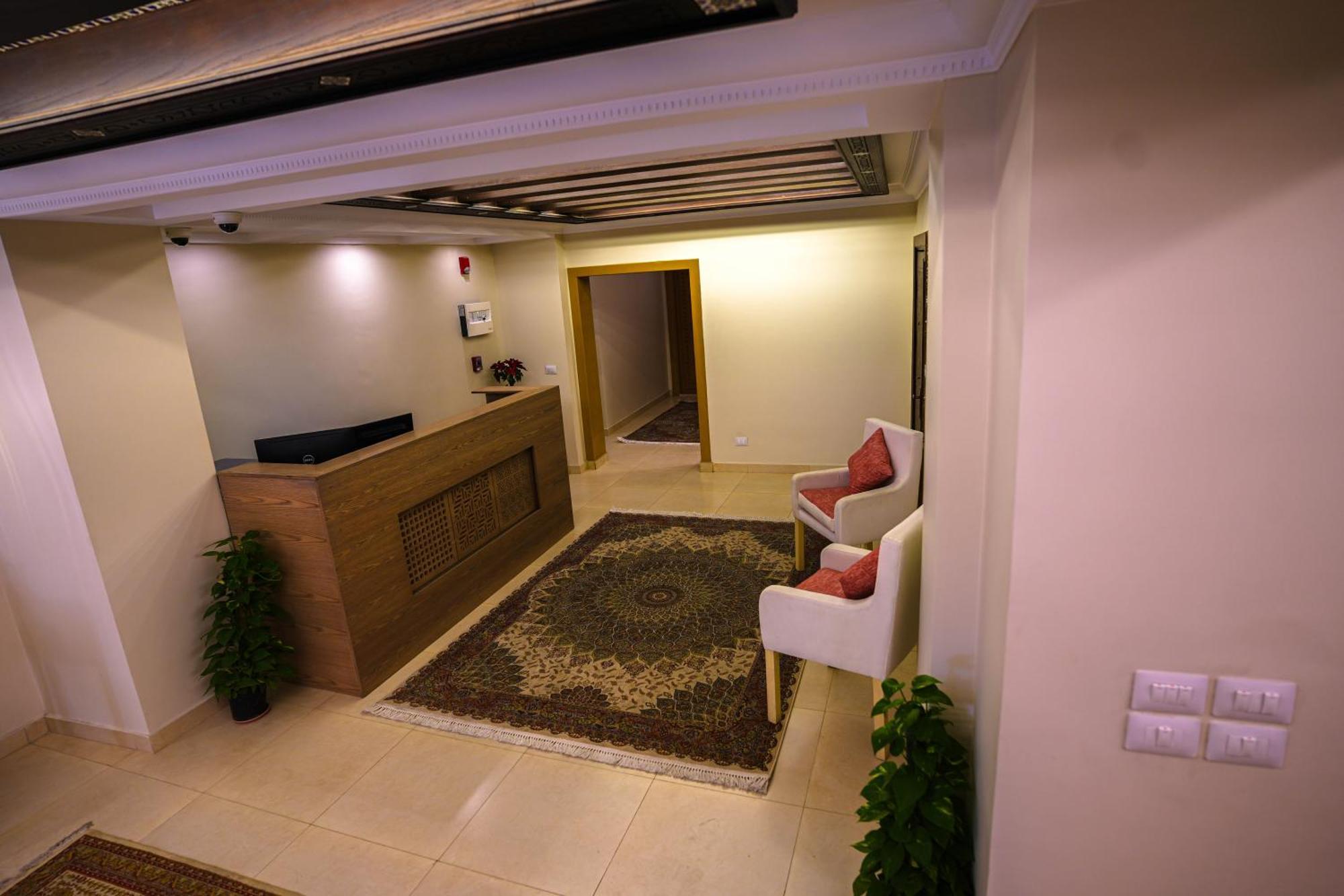 Doudou Pyramids View Hotel Kafrat al Jabal Exterior photo