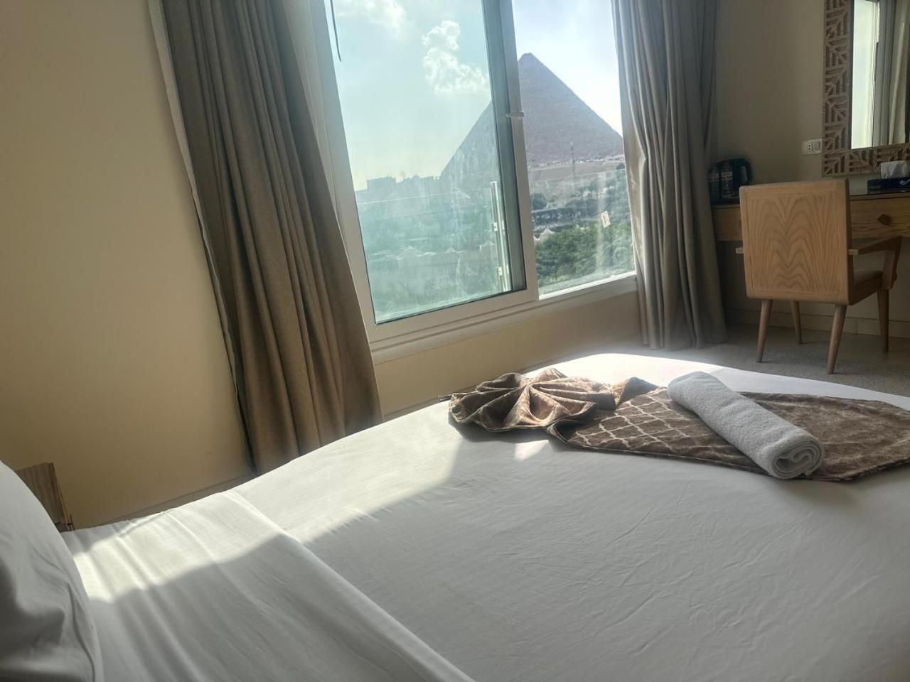 Doudou Pyramids View Hotel Kafrat al Jabal Exterior photo