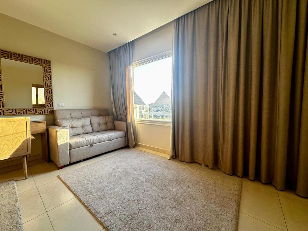 Doudou Pyramids View Hotel Kafrat al Jabal Exterior photo