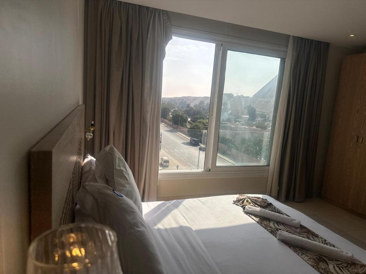Doudou Pyramids View Hotel Kafrat al Jabal Exterior photo