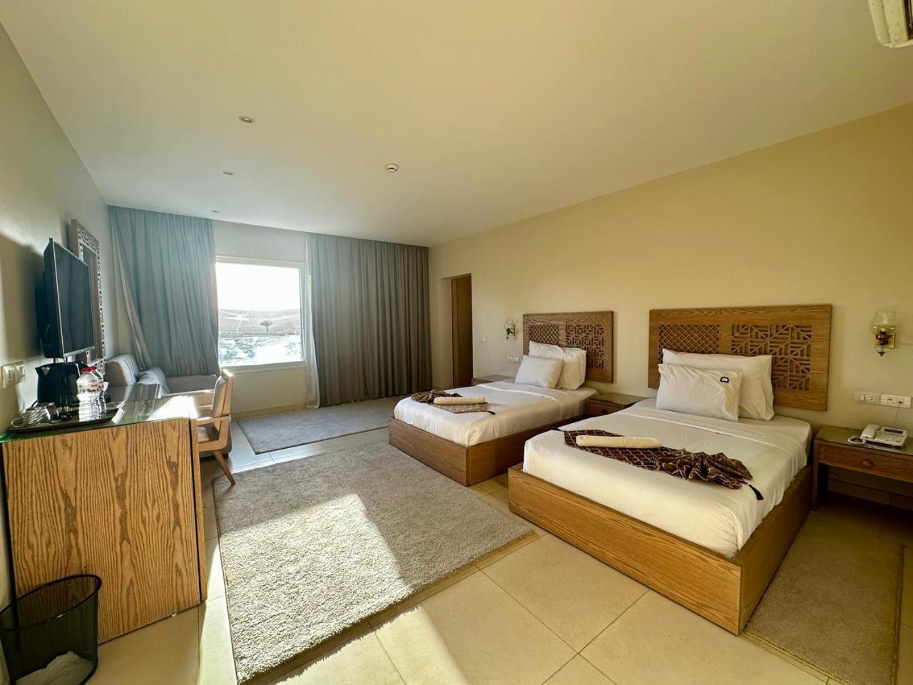 Doudou Pyramids View Hotel Kafrat al Jabal Exterior photo