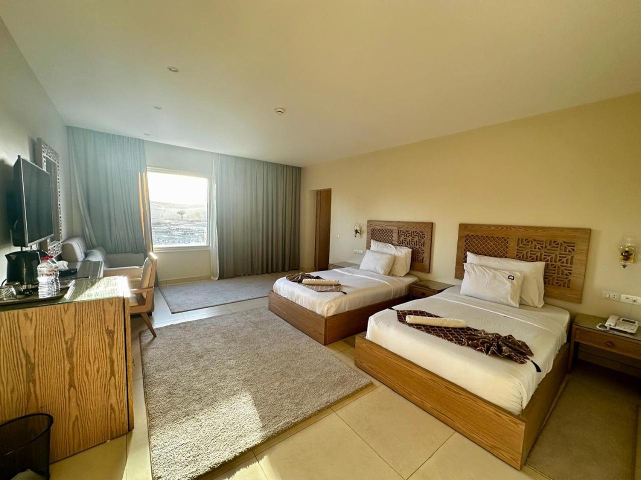 Doudou Pyramids View Hotel Kafrat al Jabal Exterior photo