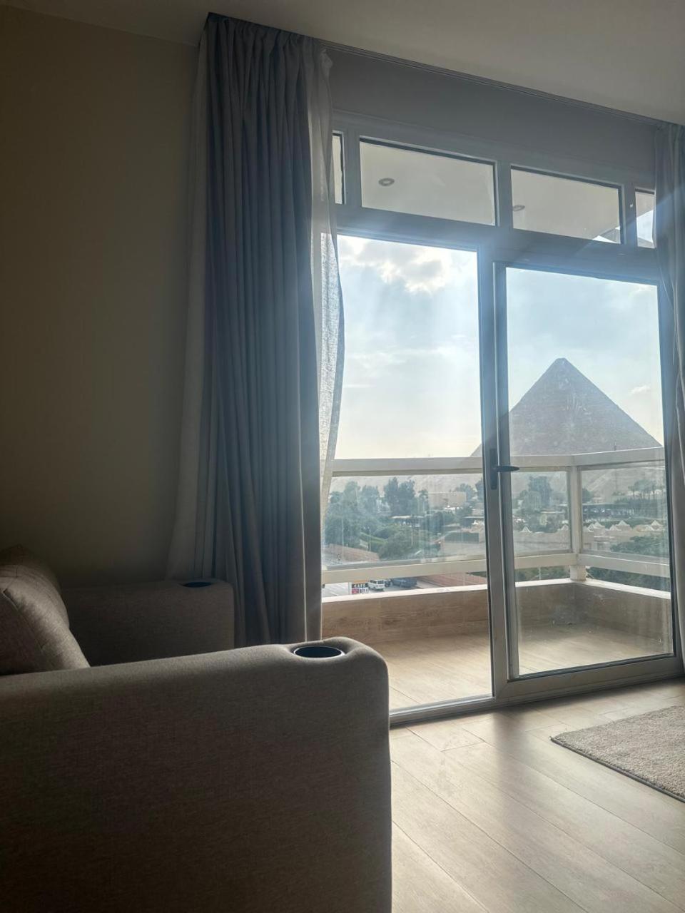 Doudou Pyramids View Hotel Kafrat al Jabal Exterior photo