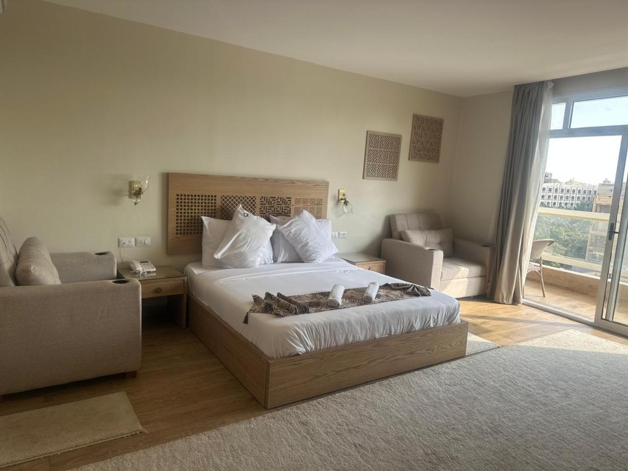 Doudou Pyramids View Hotel Kafrat al Jabal Exterior photo