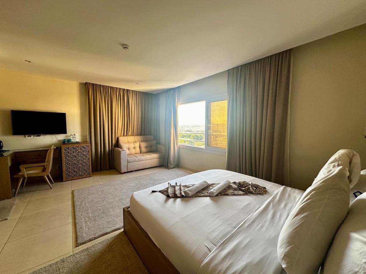 Doudou Pyramids View Hotel Kafrat al Jabal Exterior photo