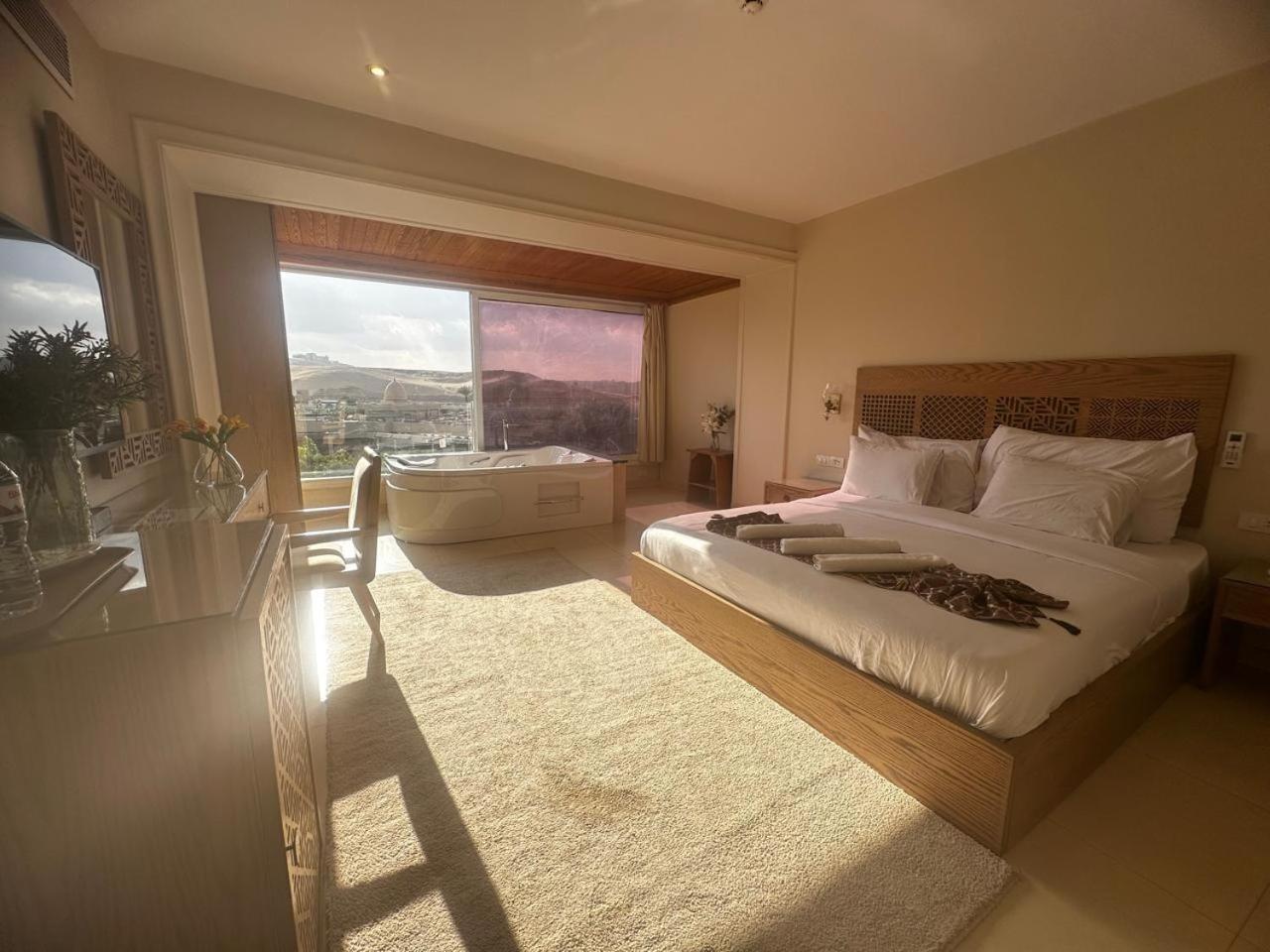 Doudou Pyramids View Hotel Kafrat al Jabal Exterior photo